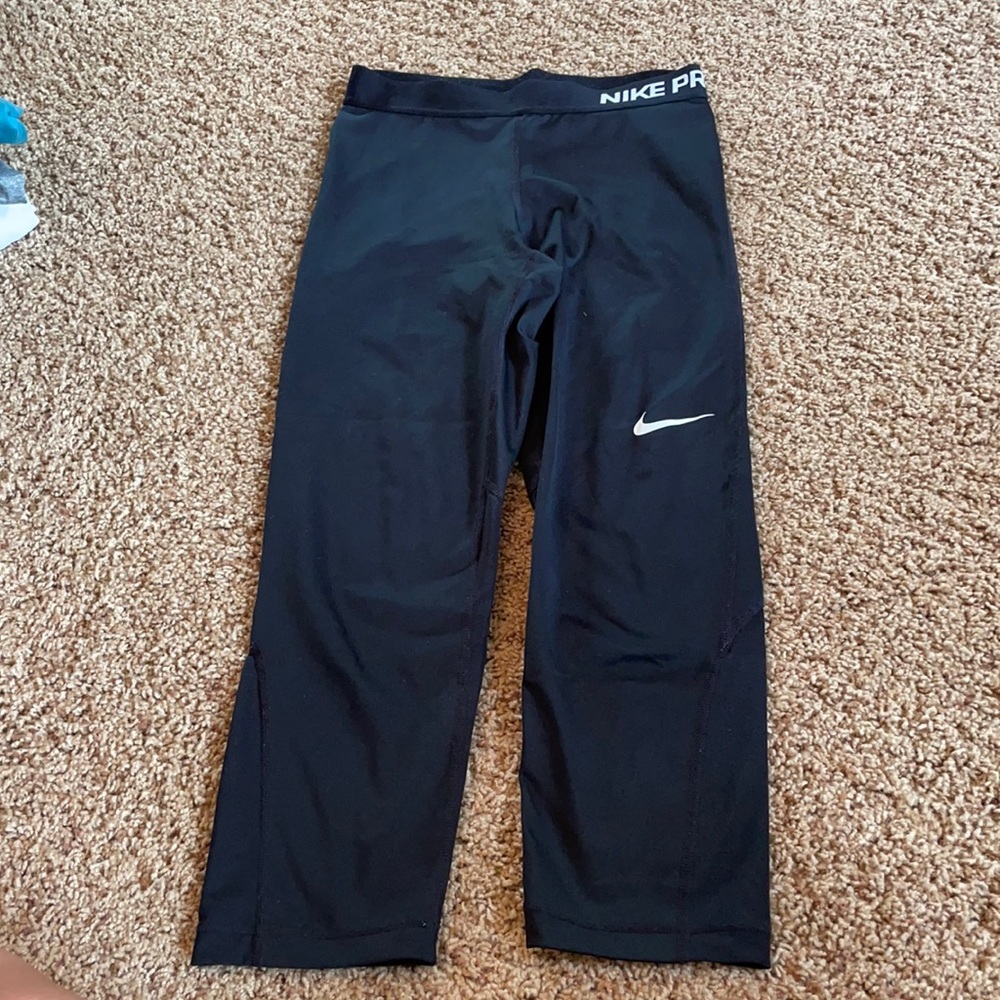 Cropped Nike Pro black leggings